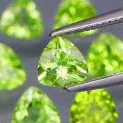 Glittering! 4.70ct 5x5mm trillion cut Peridot set