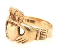 9kt Yellow gold Claddagh ring