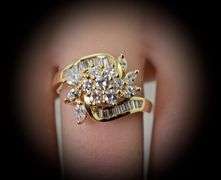 Glittering 18K Yellow Gold Diamond Cluster Ring