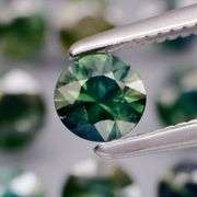 Multi-hue 4.74ct natural blue green Sapphire set