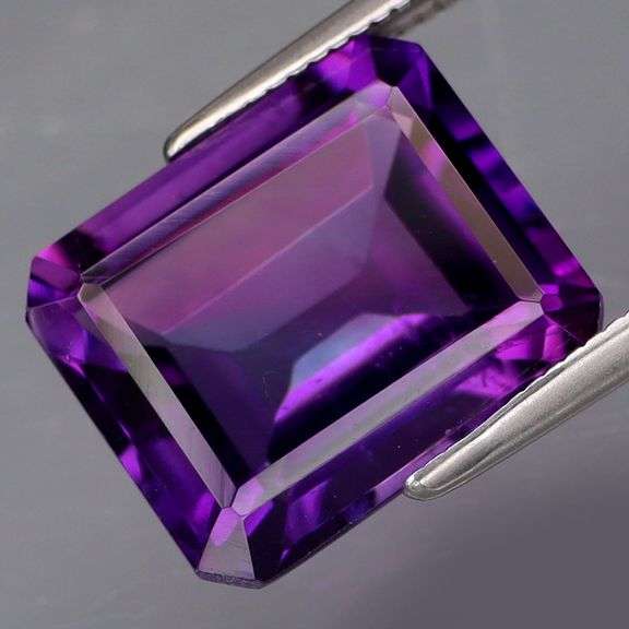Superb VS grade 5.71ct 12x10mm color shifting royal purple Amethyst