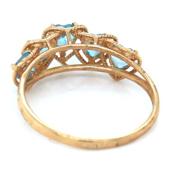 10kt Yellow gold blue topaz heart shaped ring