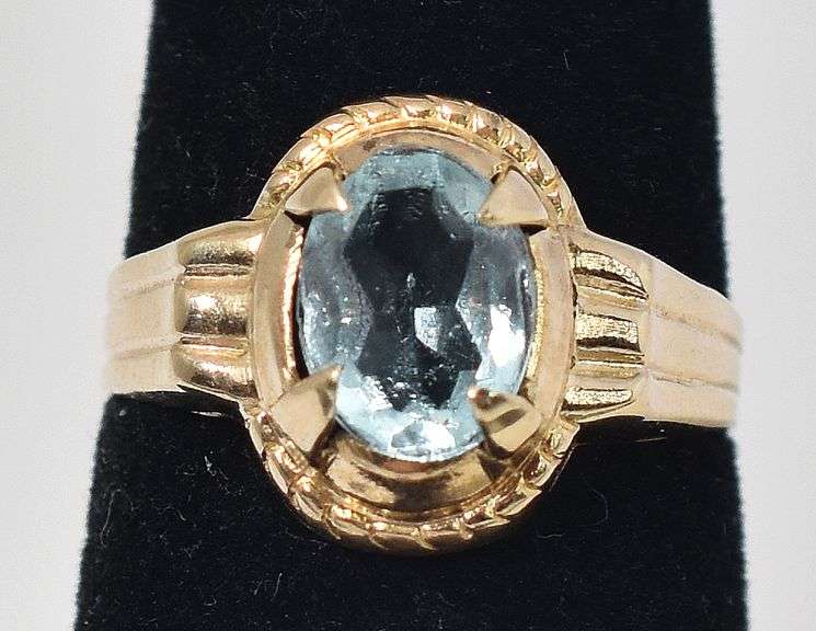 Vintage 10K Yellow Gold Blue Topaz Gemstone Ring