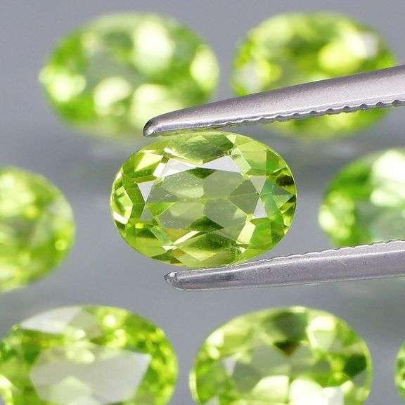 Oval cut! Untreated! Matched! 7.76ct Peridot set!