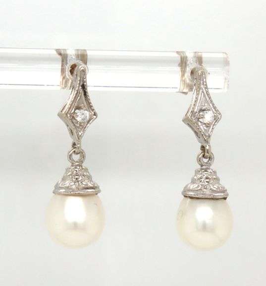 14kt White gold pearl and diamond accent drop earrings