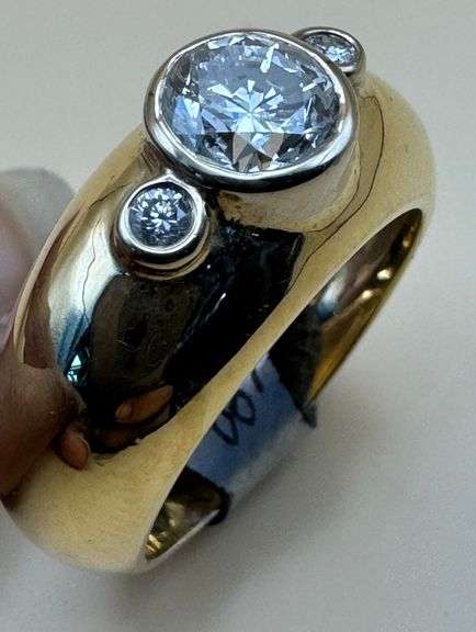 14K Yellow Gold Round Brilliant Cut Diamond Ring of 1.07 Ct