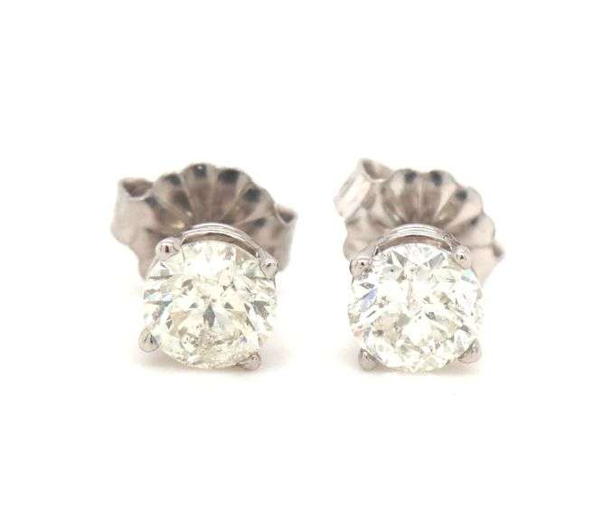 14kt White gold 0.52ctw diamond stud earrings