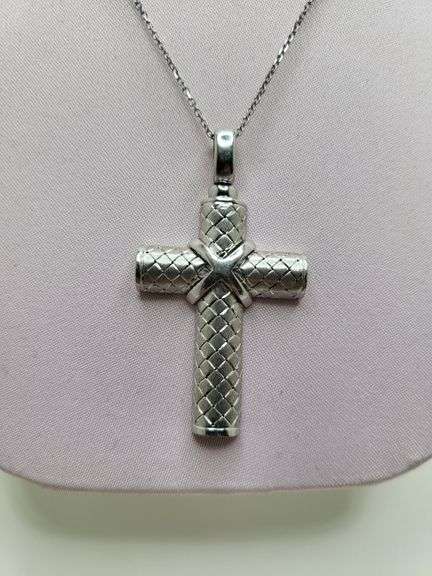 High Quality 18KT White gold Cross on 18 inch chain