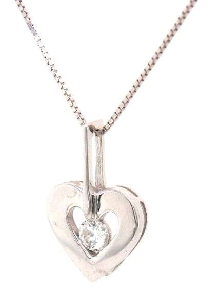 Fashionable 18K WG Diamond Heart