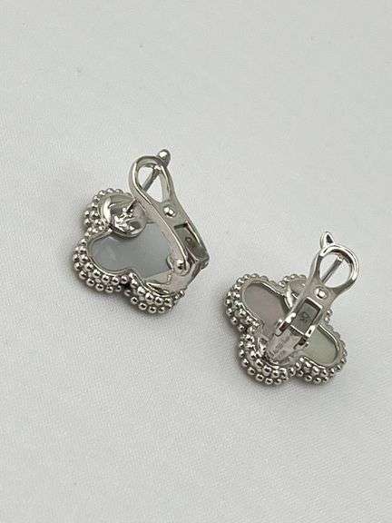18KT White Gold White Mother Of Pearl Clover Earrings