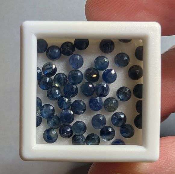 Glistening 7.51ct deep blue Sapphire set