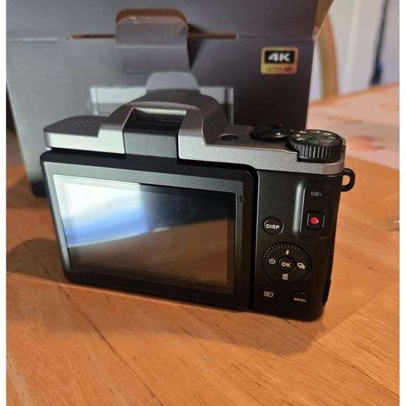 4K Digital Camera with WiFi and 180° Flip Screen