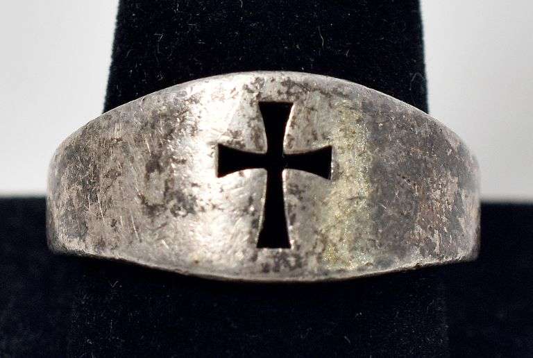 Cross Designed Ring in Sterling Silver