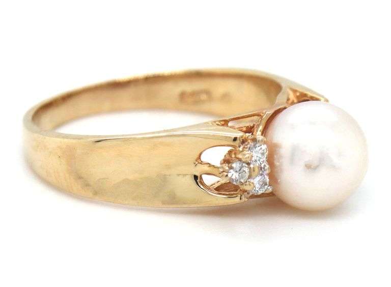 Feminine 14k Pearl and Diamond Ring