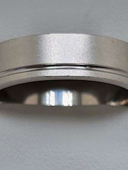 14KT White Gold Band