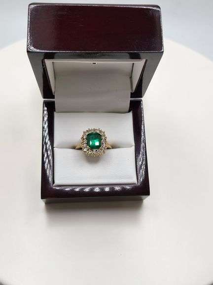 Bold 18kt Emerald & Diamond Statement Piece