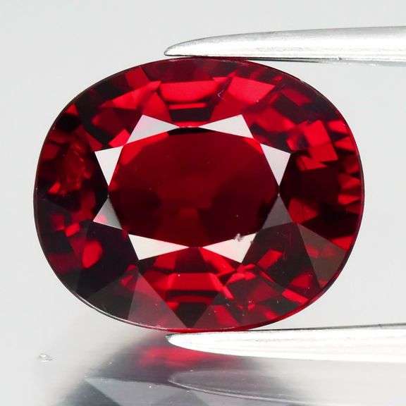 Premium VVS grade 3.76ct top red Rhodolite Garnet from Tanzania!