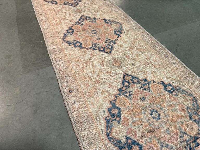 Stunning Vintage Design Runner 8'