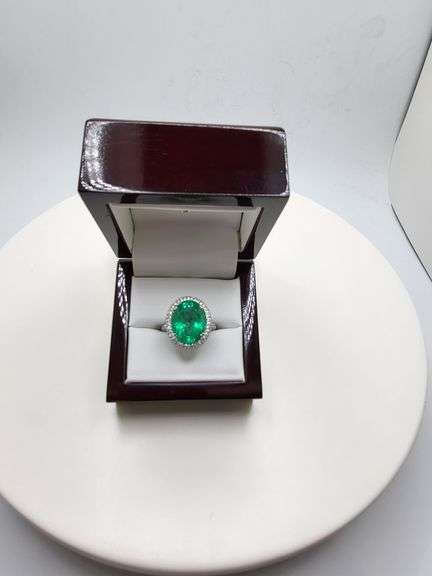 Brilliant 9 ctw Columbian Emerald Statement Ring