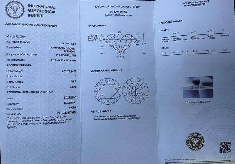 14K White Gold Round Brilliant Cut Diamond Ring of 5.56