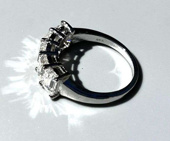 Stunning 5.07 Ct VVs1 White D-E Fire Moissanite Ring