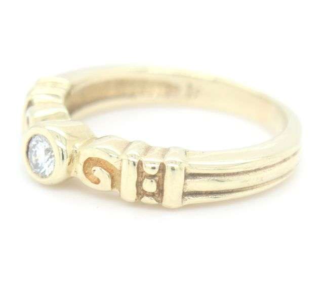 18kt Yellow gold bezel set diamond ring