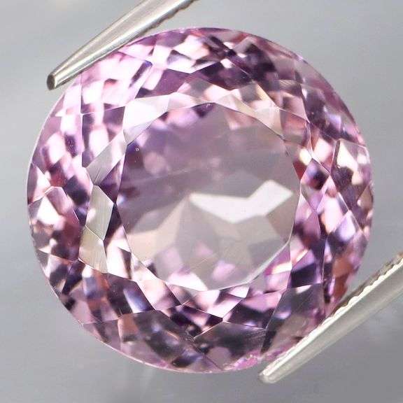 Elegant 22.96ct light violet untreated Amethyst