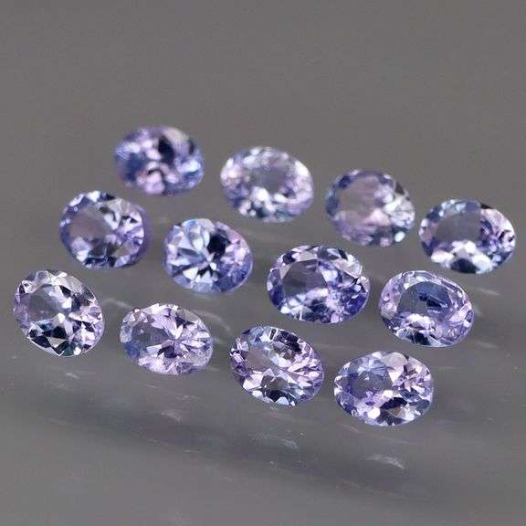Heavy flashing! Untreated! 2.05ct oval cut Tanzanite set