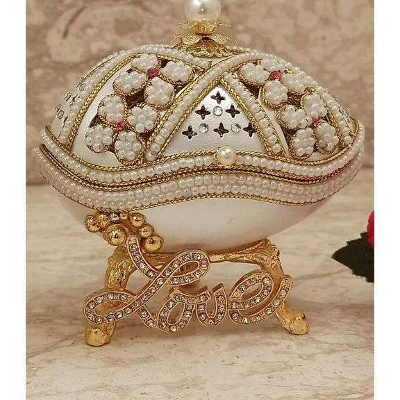 Crown Regal Fabergé with 900 Pearls & Swarovski Crystals