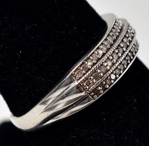 Marvelous 10K White Gold Approx. 1.30CTW Diamond Band Ring