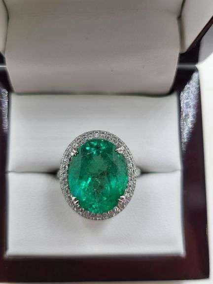 Brilliant 9 ctw Columbian Emerald Statement Ring