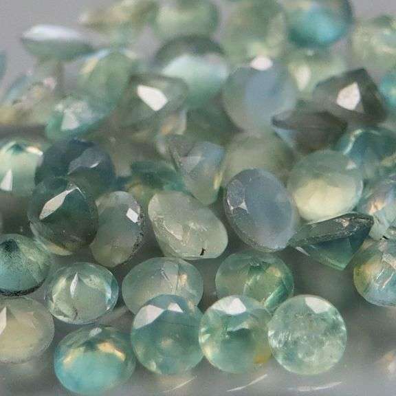 Extremely rare! 1.68ct color change Alexandrite set!