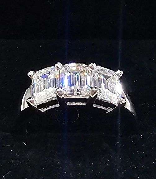 Sparkling 3.05 Ctw VVs1 D-E Fire Moissanite Ring