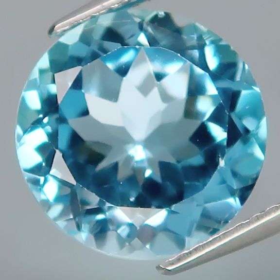 Superbly cut heavy flashing 8.38ct Swiss blue Topaz solitaire