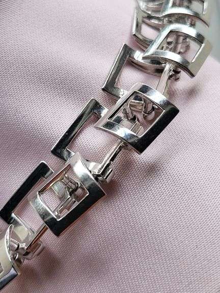 18KT White Gold and Diamond Necklace