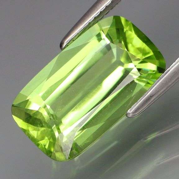 VS clarity! Untreated! 3.53ct high gem grade Burmese Peridot!