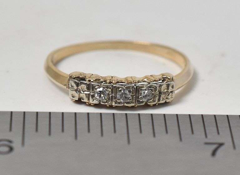 Vintage 14K Yellow Gold Diamond Ring