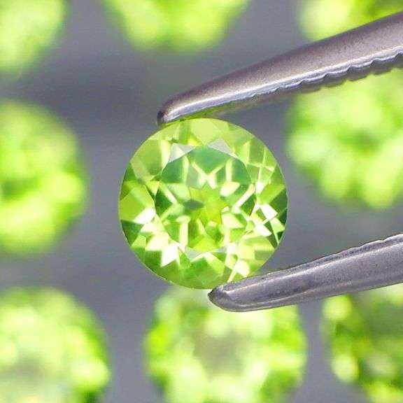 Superb 4.26ct high fire VS Peridot set -UNTREATED!!!