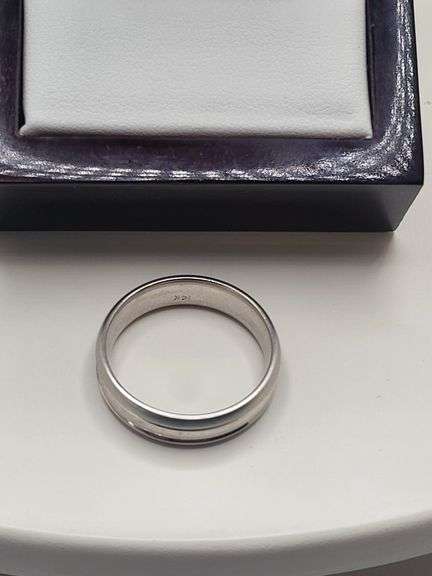 14KT White Gold Band