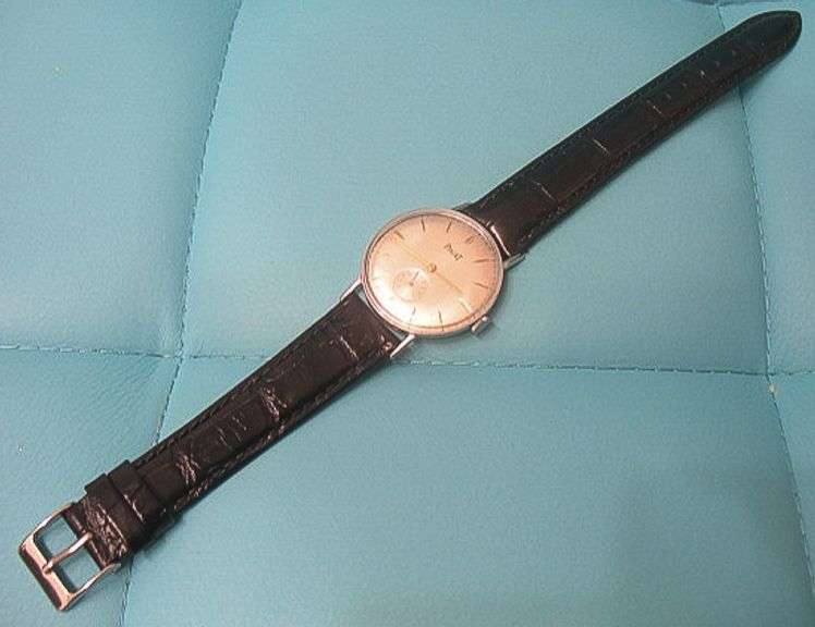 CONTENT OF SAFE DEPOSIT BOX: VINTAGE MEN'S PIAGET WATCH