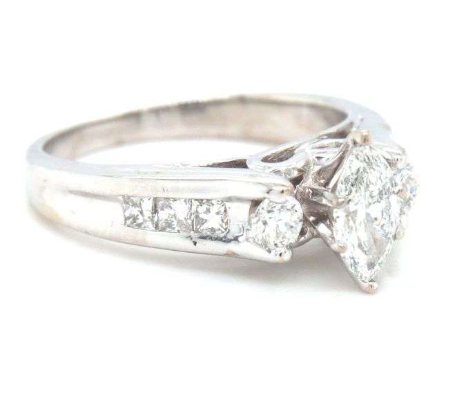 18kt White gold 0.50ct marquise and 0.45ctw round brilliant cut and princess cut engagement ring