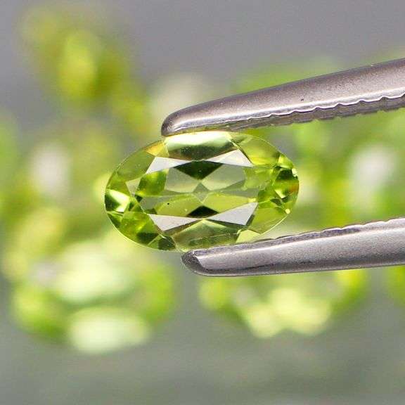 Oval cut! Untreated! Matched! 5.25ct Peridot set!