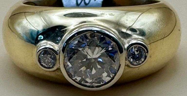 14K Yellow Gold Round Brilliant Cut Diamond Ring of 1.07 Ct