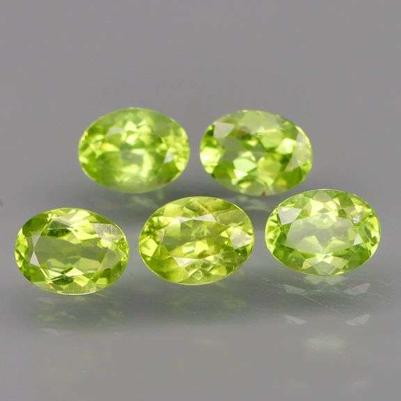 You've got sparkles for days in this 6.40ct Peridot set!