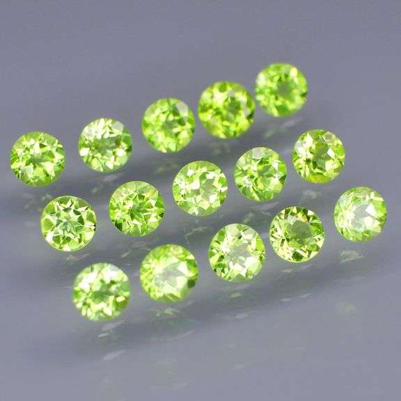 Superb 4.26ct high fire VS Peridot set -UNTREATED!!!
