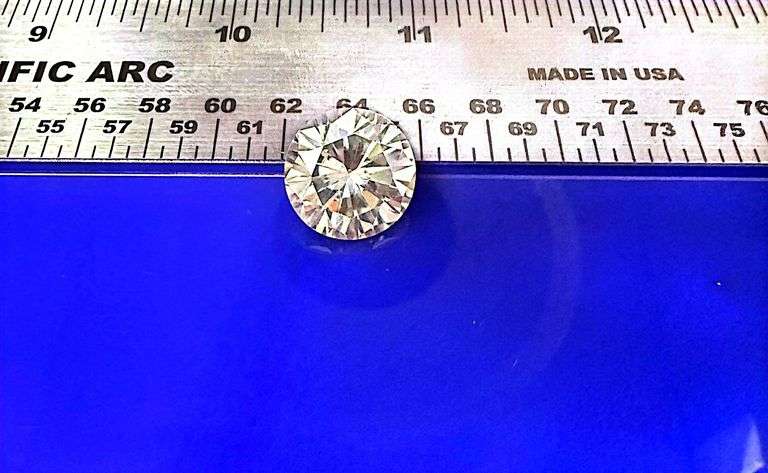 Huge Impressive 10.5 Ct Brilliant Round Cut White Simulated Diamond Solitaire