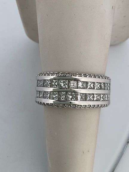 CERTIFIED BRAND NEW 14K WHITE GOLD DIAMOND BAND / RING
