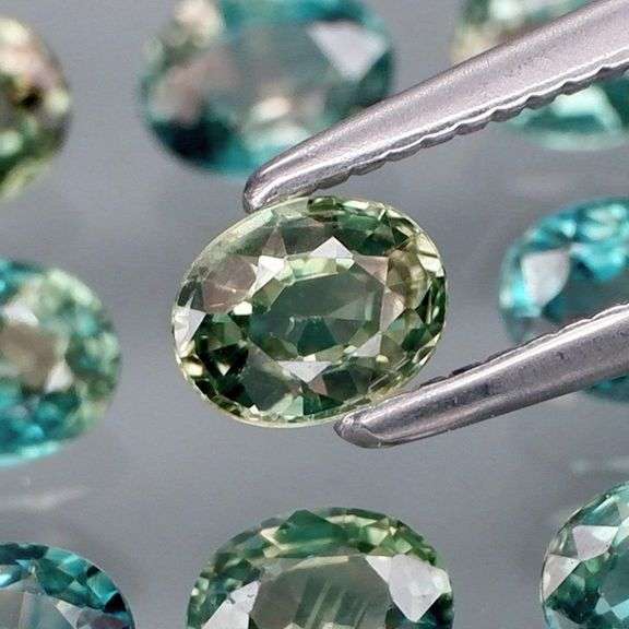 Absolutely fantastic! Heavy 4.06ct set of Parti colored Australian Sapphires