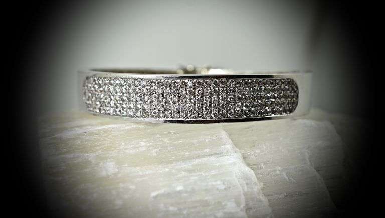 Wonderful 14K White Gold Diamond Bangle