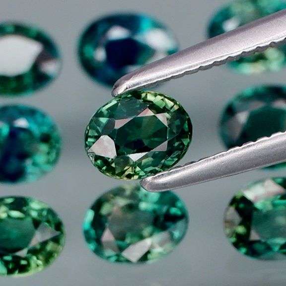 Absolutely fantastic! Heavy 3.94ct set of Parti colored Australian Sapphires